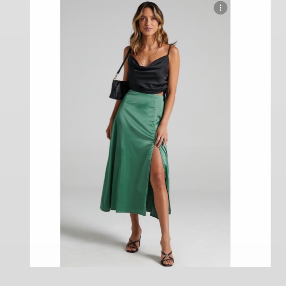 NWT Zara satin skirt Sz medium.